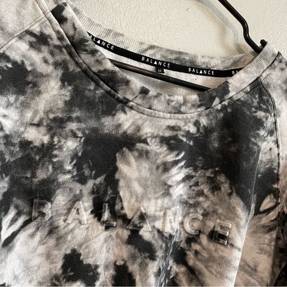 BALANCE ATHLETICA Black and Gray Crop Tie Dye Crew Neck Sweatshirt Size Medium - Picture 3 of 6
